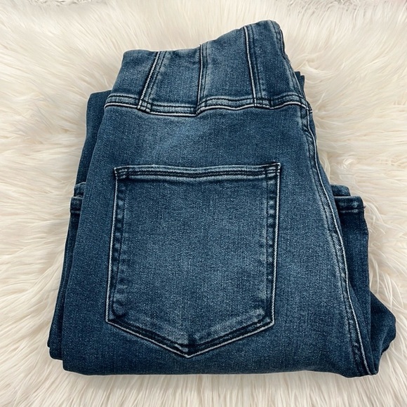 Good American Mega Compression Flare High Waist Jeans - Picture 15 of 15